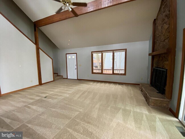 Building Photo - 215 Beachside Cove