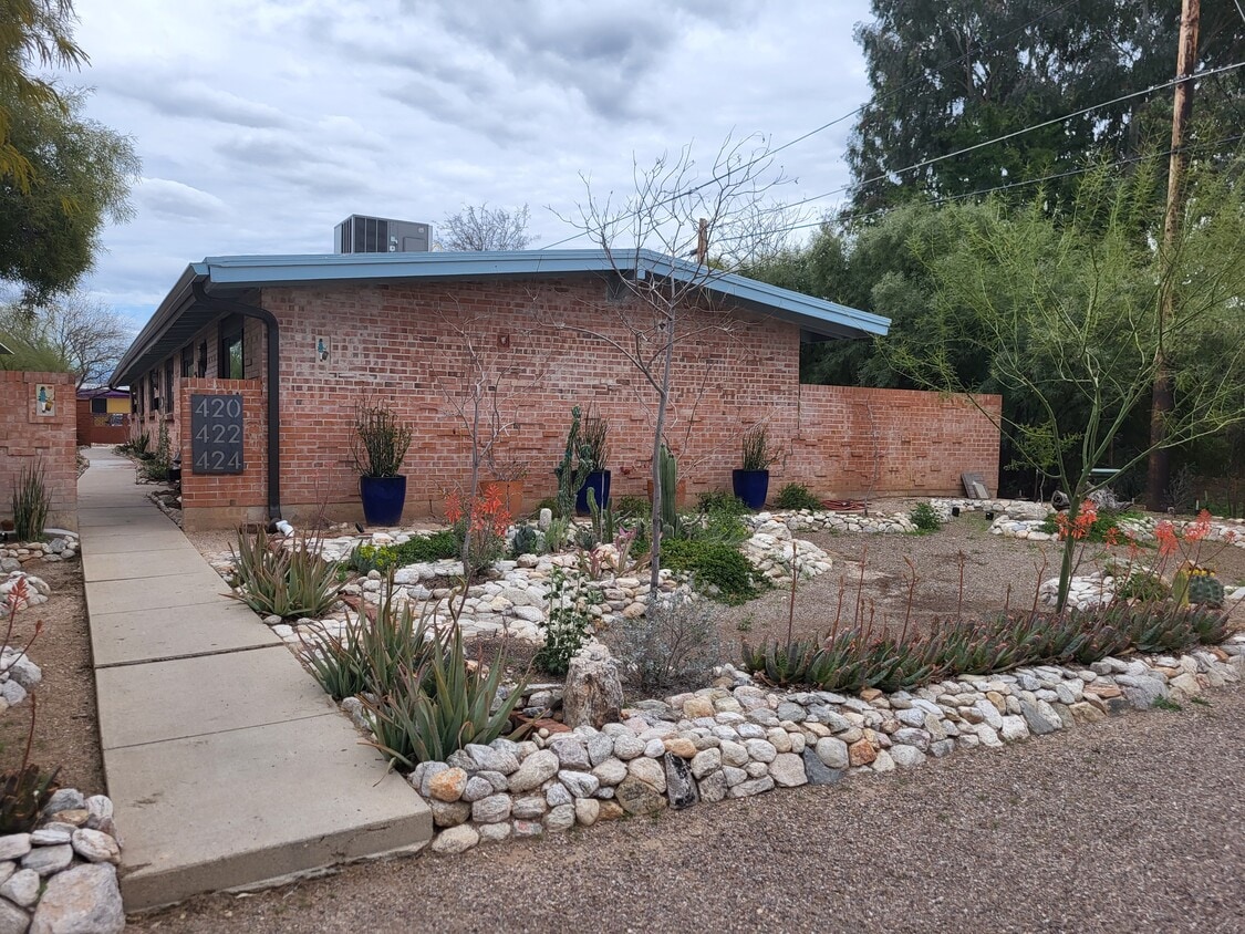 Primary Photo - 422 N Olsen Ave