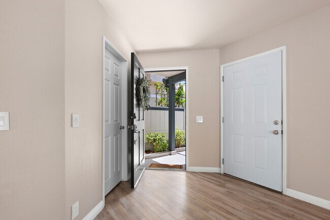 Building Photo - 4119 Esperanza Way
