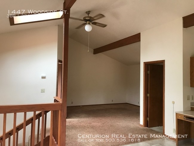 Building Photo - SE 3x1.5 TH/Duplex Coming Available Soon!