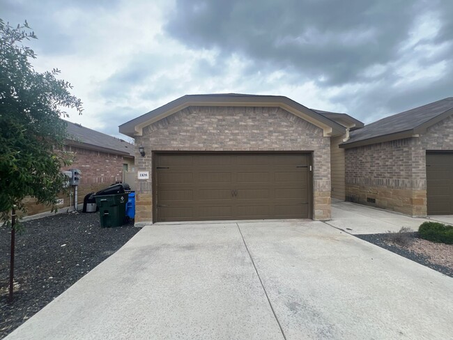 Foto del edificio - Luxury 3/2 Duplex in Seguin, Texas