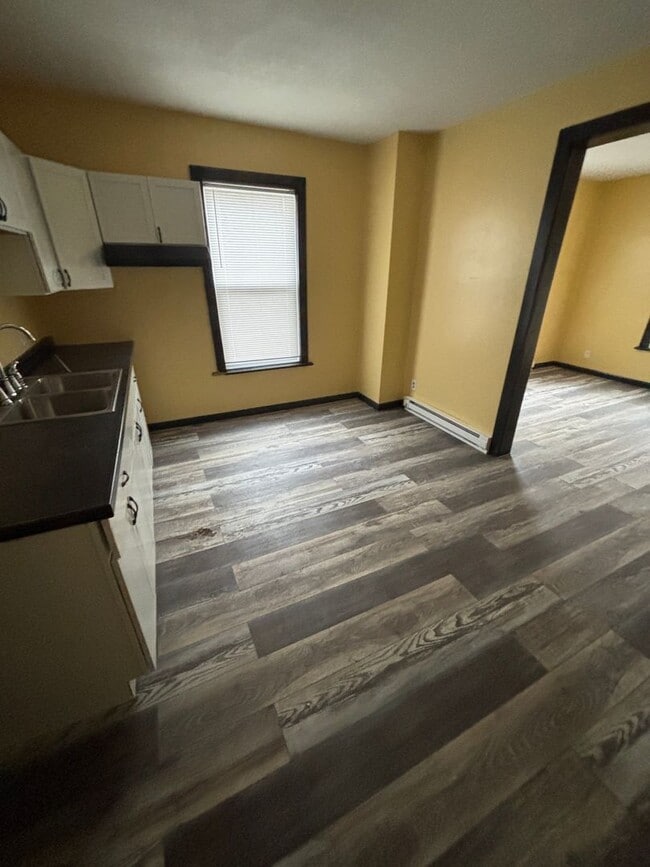 Building Photo - 313 Gross St