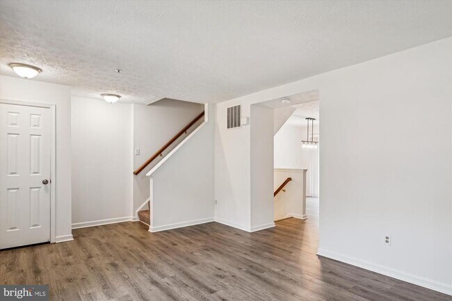 Building Photo - 120 Foxchase Dr