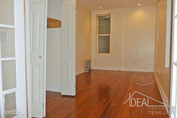 Building Photo - 1504 Bedford Ave