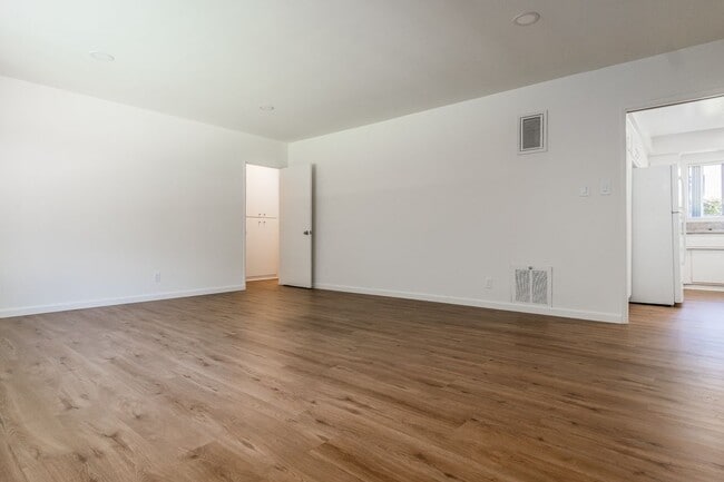 Building Photo - 4653 Fulton Ave