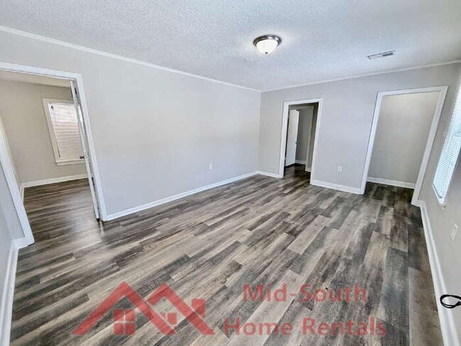 Building Photo - 101 E Davant Ave