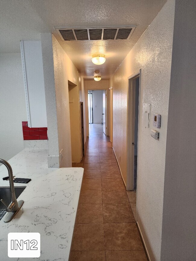 Foto del edificio - 82145 Valencia Ave