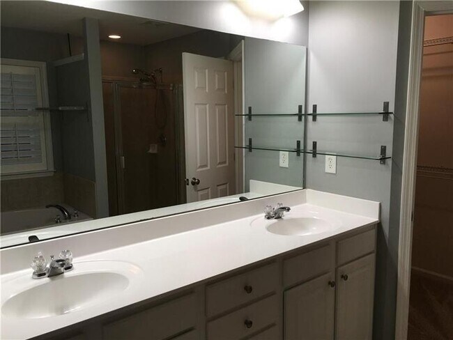 Building Photo - 500 Papillion Trace