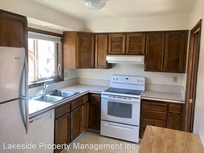 Building Photo - 2 br, 1.5 bath House - 2635 Front St
