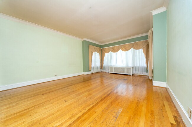 Foto del edificio - 6630 N Maplewood Ave
