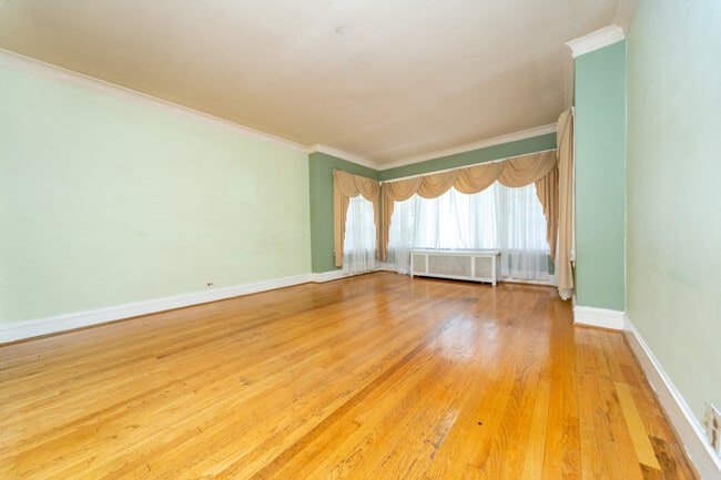 Building Photo - 6630 N Maplewood Ave