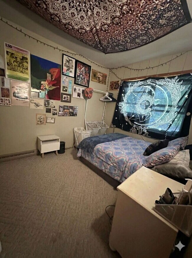 Foto del edificio - 3 Bed 1 Bath near UWEC! Available June 1st!