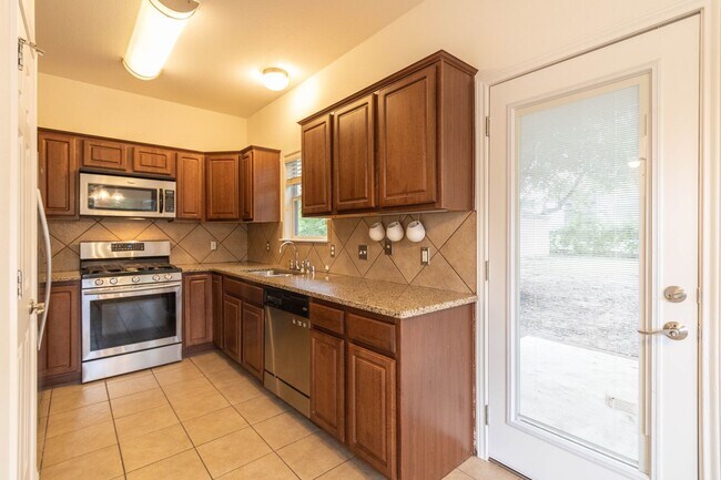 Foto del edificio - 4806 Oak Cliff Dr