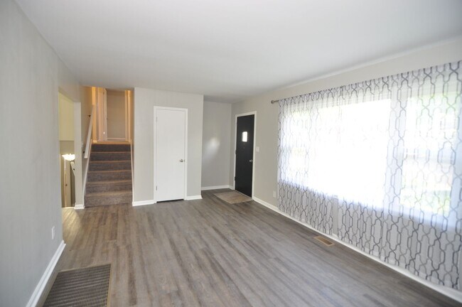 Foto del edificio - 2816 Broadview Dr NW