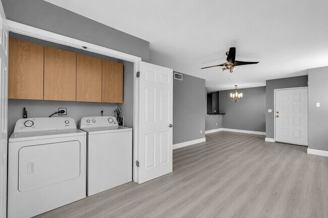 Foto del edificio - 2881 N Oakland Forest Dr