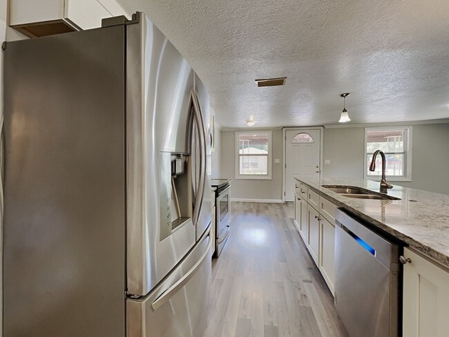 Building Photo - 11320 N Boulevard