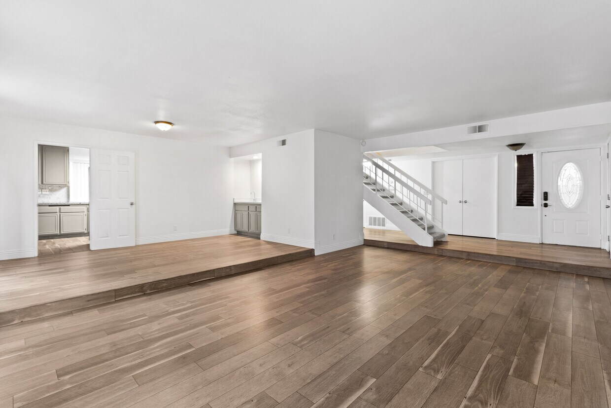 Foto principal - 7939 Casaba Ave