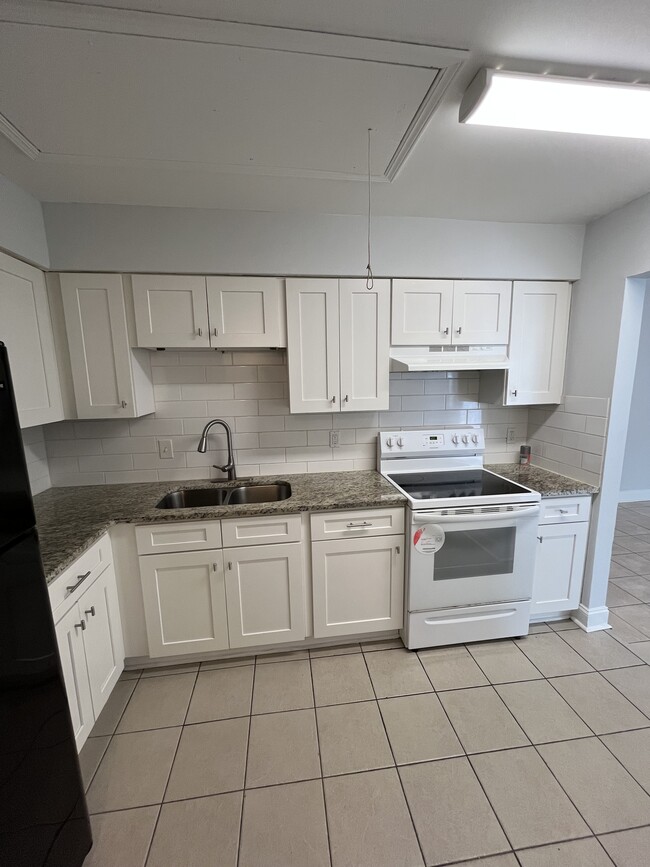 Building Photo - 4719 San Jose Manor Dr W