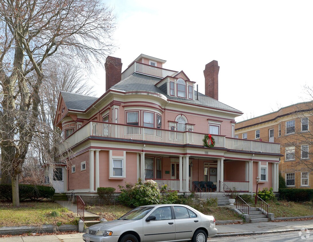 Foto principal - 150 Cottage St