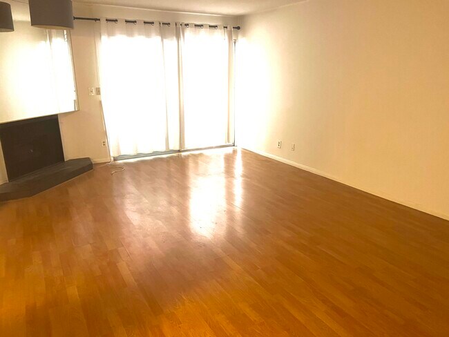 Foto del edificio - 15070 Victory Blvd