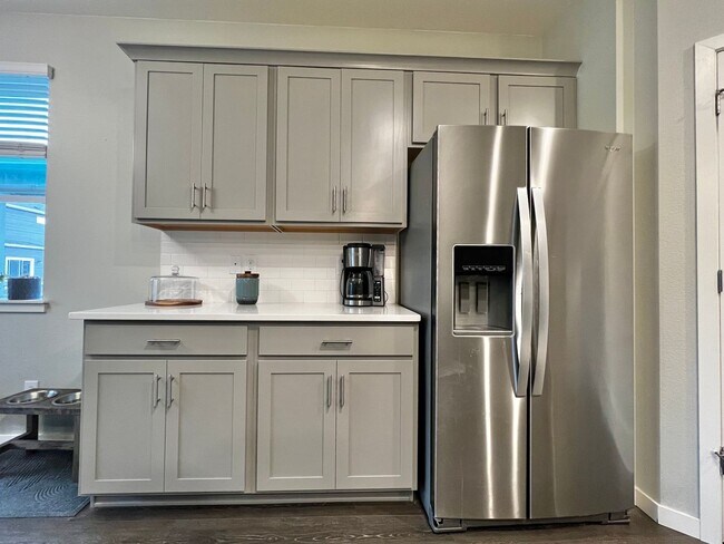 Foto del edificio - Gorgeous 4-Bed 2-Bath home Fort Collins, CO!