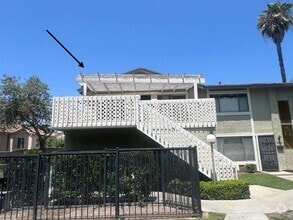 Building Photo - 2001 E Aroma Dr