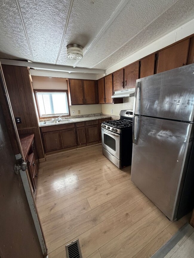 Building Photo - 3 bed 1 bath mobile home