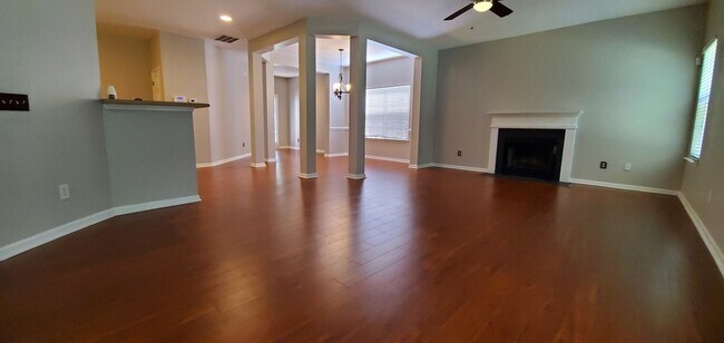 Building Photo - 3 Bedroom Home in North Charlotte