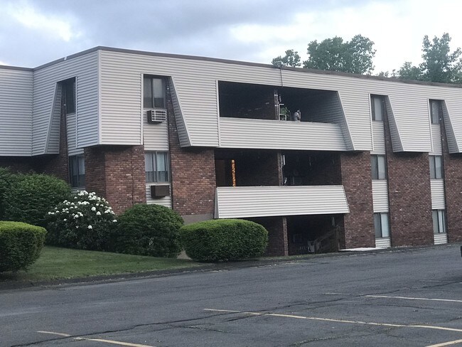 Building Photo - 565 Talcottville Rd