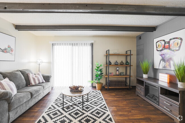 2BR, 2BA - 830SF - 21W at Wichita State