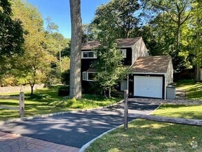 Building Photo - 37 Hewlett Dr