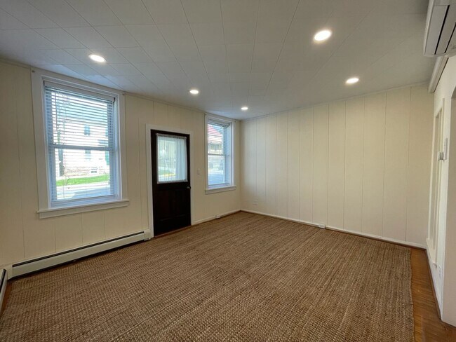 Foto del edificio - 22 S Main St