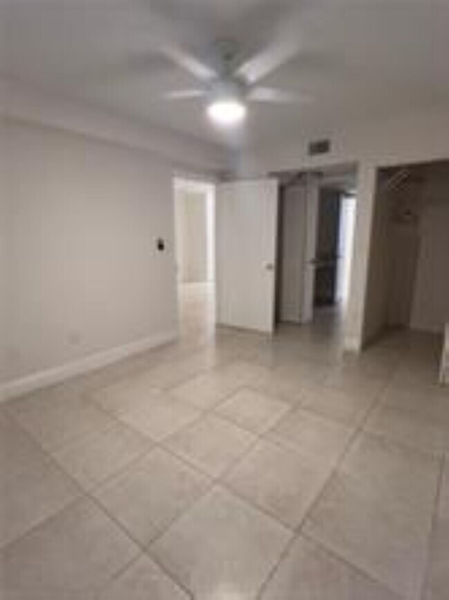 Foto del edificio - 2880 N Oakland Forest Dr