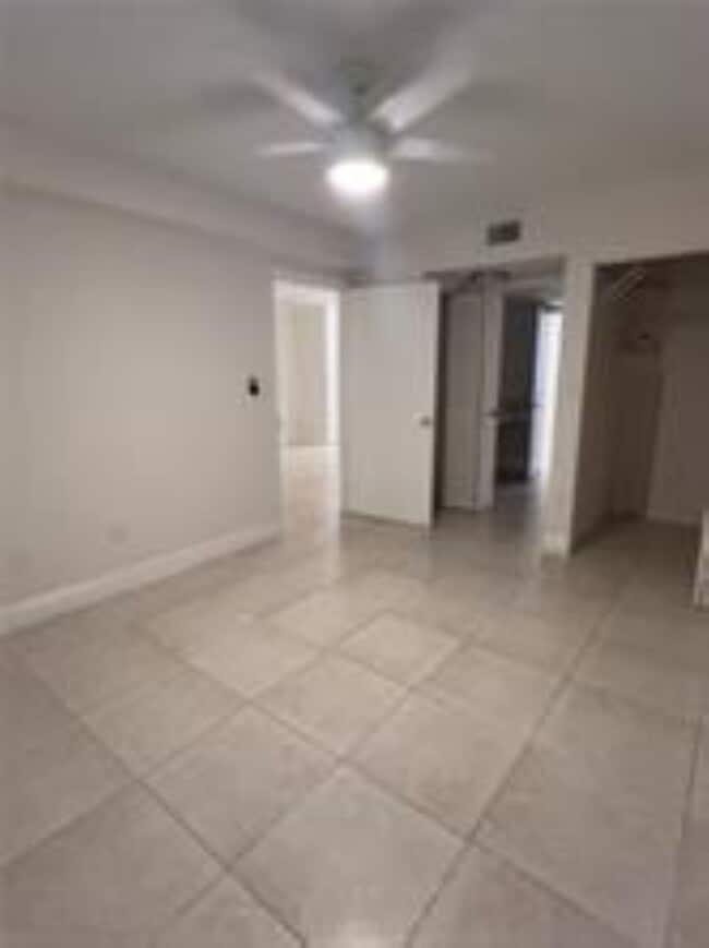 Building Photo - 2880 N Oakland Forest Dr