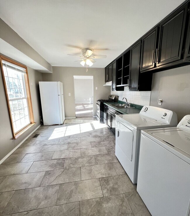 Foto del edificio - Charming Ranch Home with Flexible Space an...