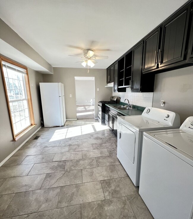 Building Photo - Charming Ranch Home with Flexible Space and Private Backyard