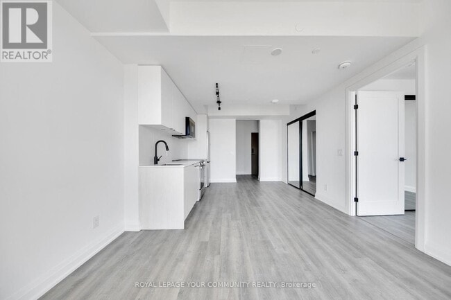 Photo du bâtiment - 2369 Danforth Ave