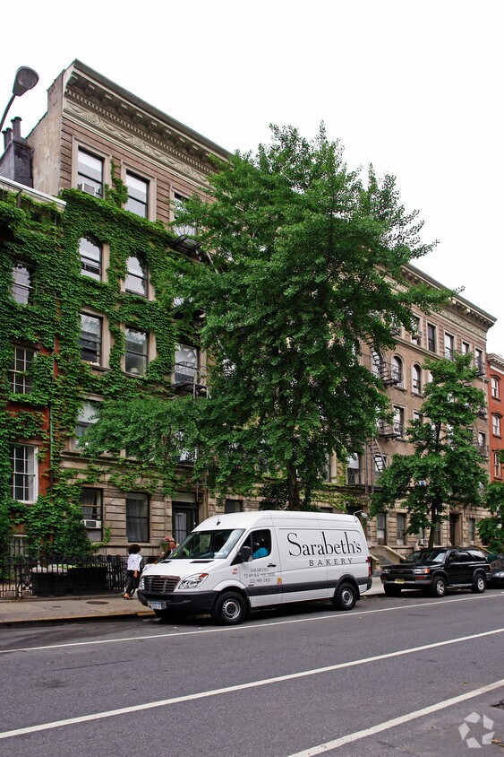 Building Photo - 420-424 W 20th St