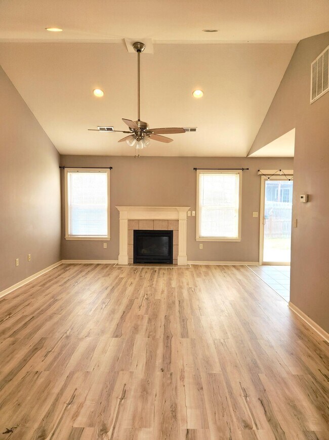 Foto del edificio - 313 Bay Pointe Ln