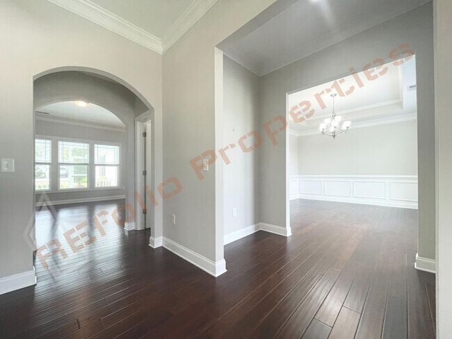 Building Photo - Lovely & Spacious 3 Bedroom, 2.5 Bathroom ...