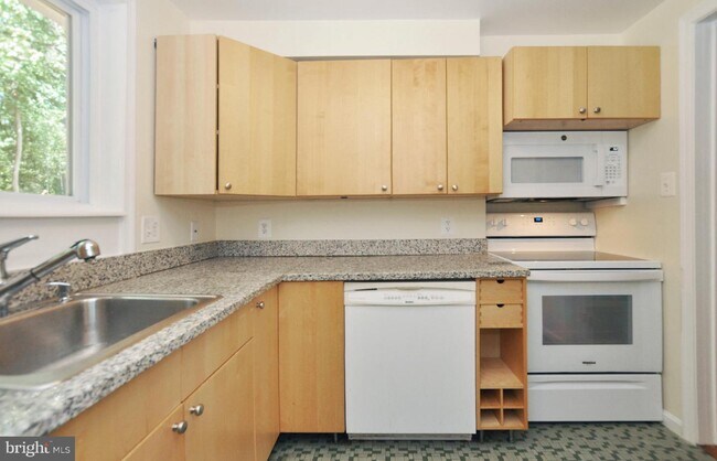 Building Photo - 6221 Walhonding Rd