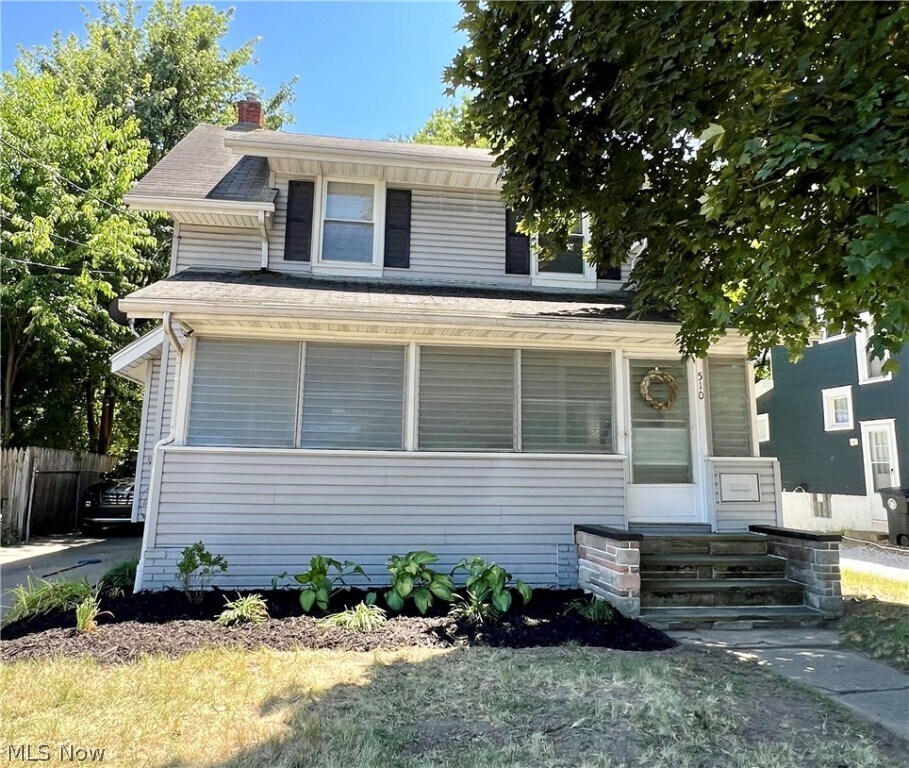 Primary Photo - 510 W Waterloo Rd