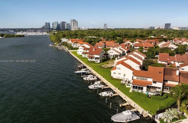 Foto del edificio - 2000 S Bayshore Dr