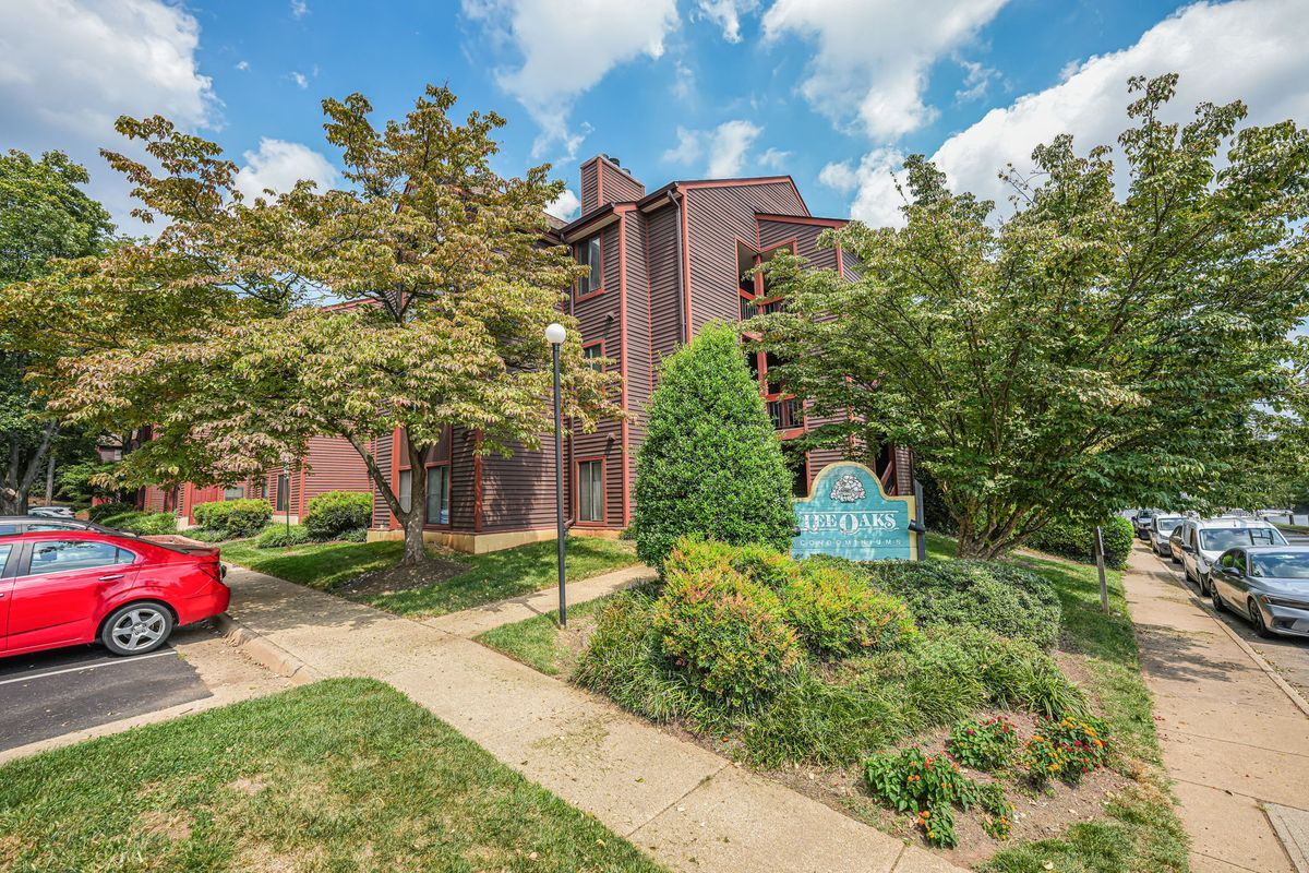 Primary Photo - 2815 Lee Oaks Ct