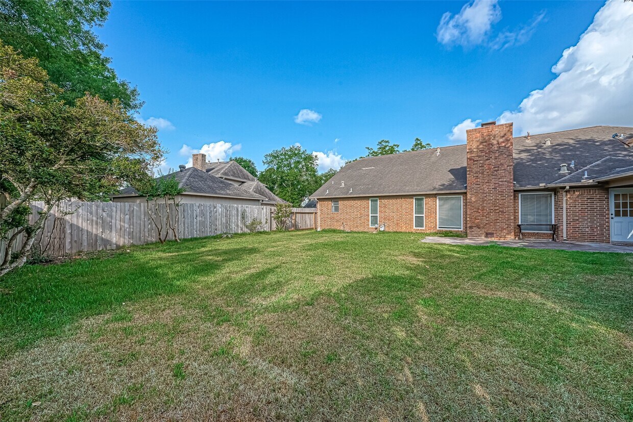 Foto del edificio - 2438 Hodges Bend Cir