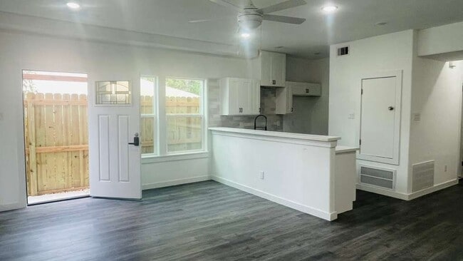 Foto del edificio - 8412 De Priest St