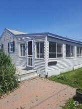 Building Photo - 2 MacArthur Ln