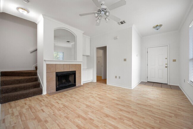 Building Photo - Good Looking Duplex in the Medical Center ...
