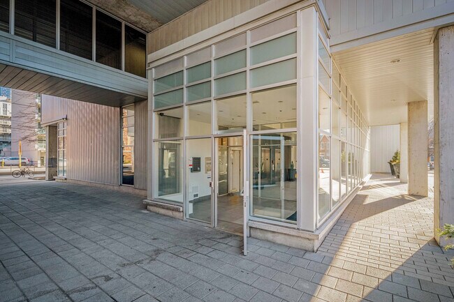 Photo du bâtiment - 60 Bathurst St