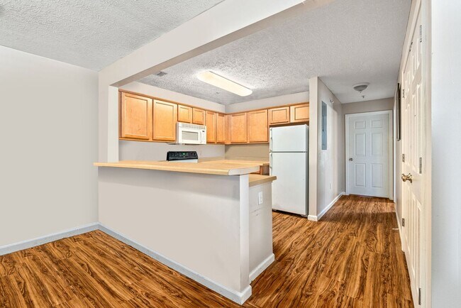 Building Photo - 340 N Donahue Dr